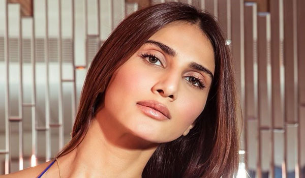 Vaani Kapoor photos wallpaper hot 2