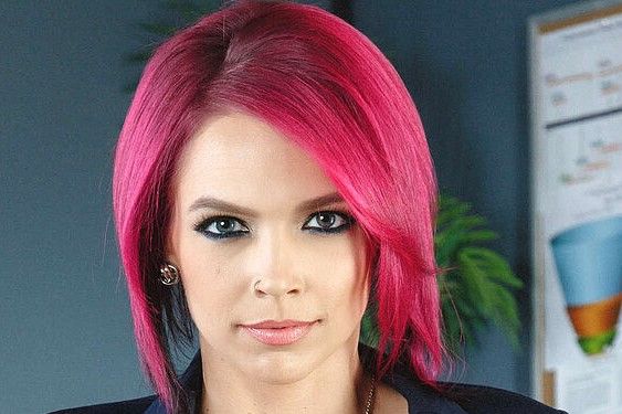 Anna Bell Peaks Wiki, Biography