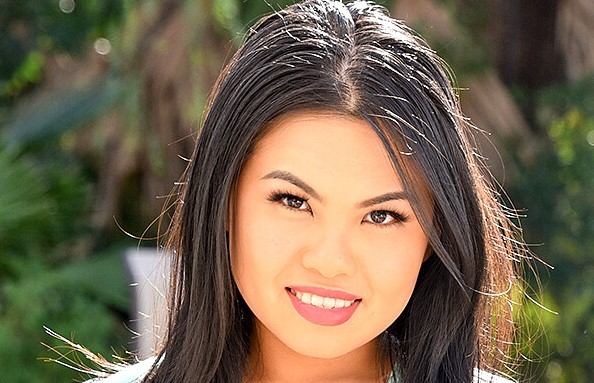 Cindy Starfall Wiki, Biography